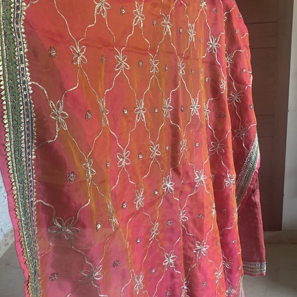 ENSEMBLE LEHENGA: Vibrant. Stands out. Choli 32-34. STUNNING DUPATTA! - Picture 16 of 17